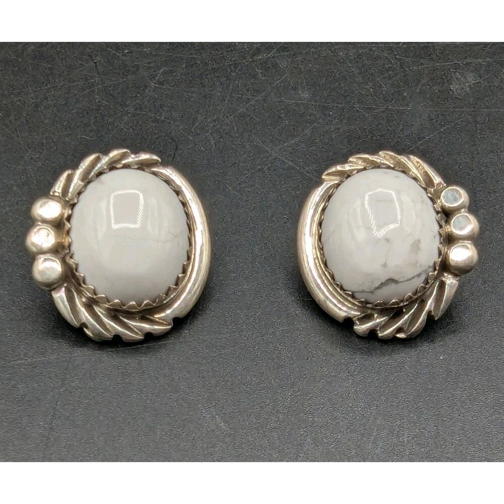 Vintage Navajo Sterling Silver White Howlite Oval Clip On Earrings 1 Of 2